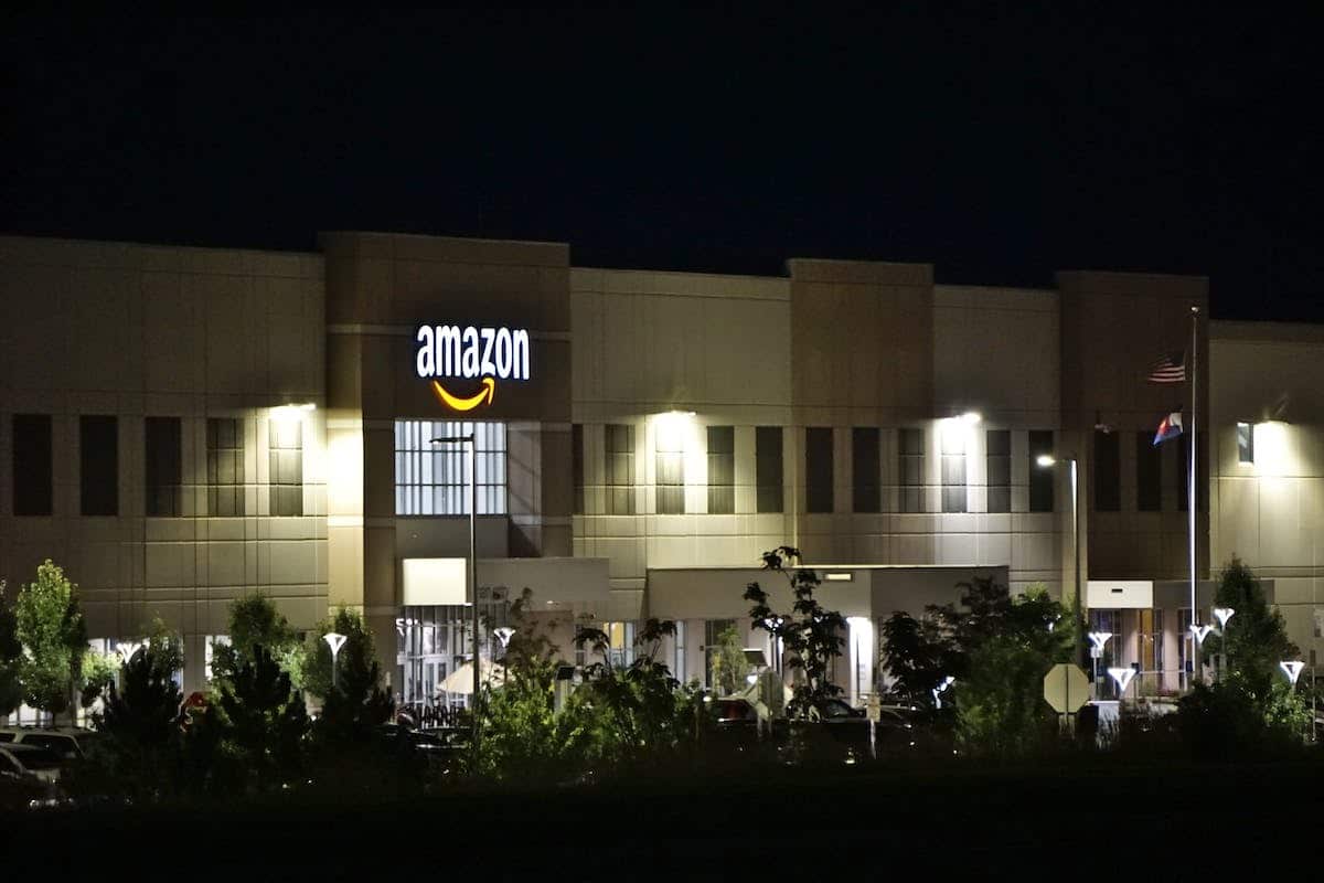 Devenir préparateur de commandes chez Amazon : salaire et perspectives de carrière